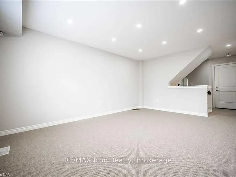 135 Acacia Rd — Photo 9