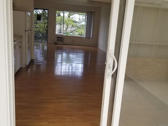 5th image of 230 Nob Hill Ter