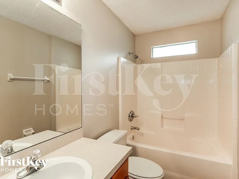 1220 Maclaren St — Photo 13