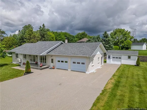 330 Guay St, Grand Falls, NB E3Y 1E4
