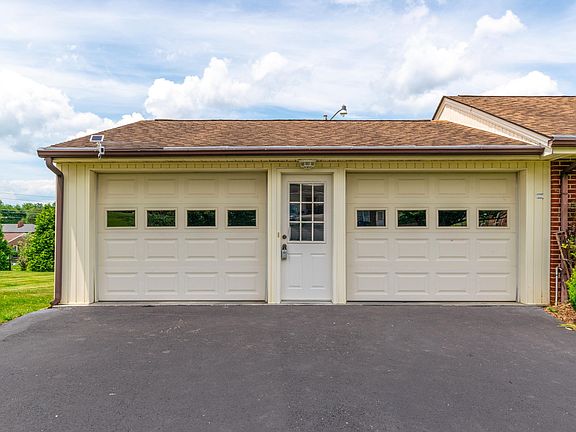 5th image of 260 Maple Dr