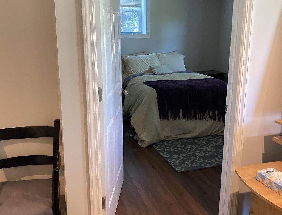 2nd image of 19 Nicholas Ave