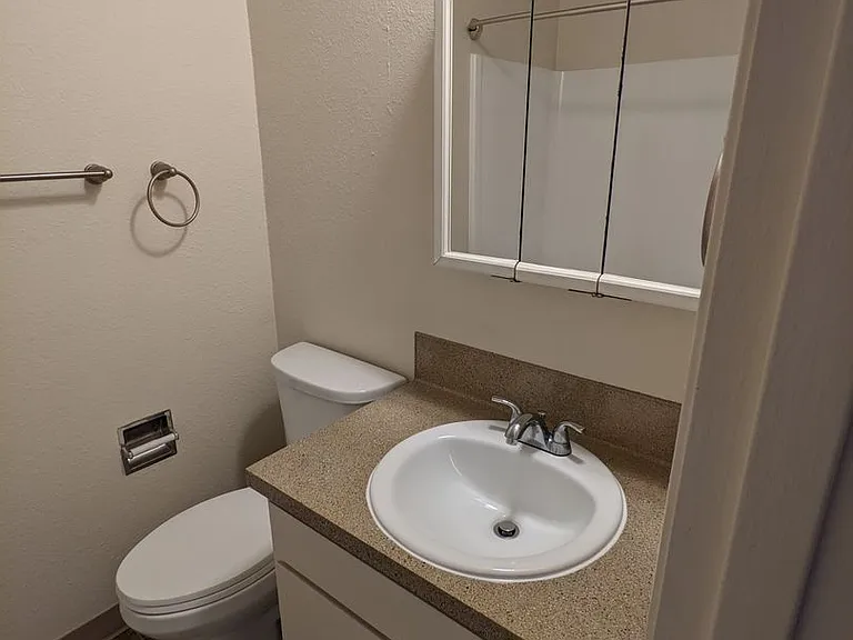 Royal Crest Townhomes — Photo 80