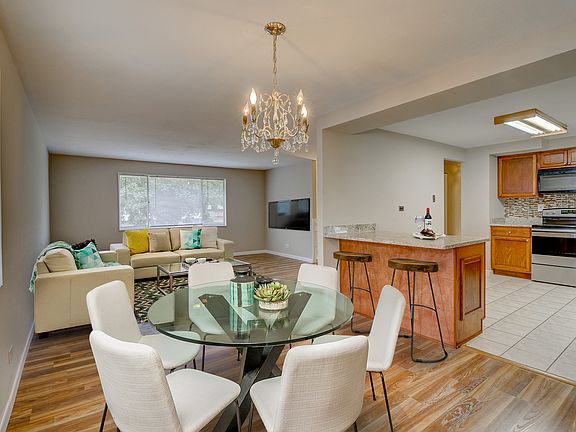 3rd image of 437 Dartmouth Ln