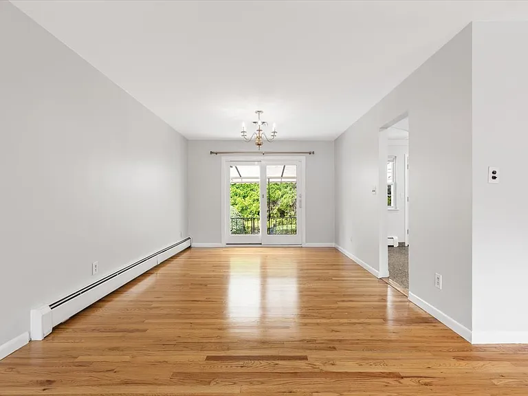649 White Plains Rd — Photo 4