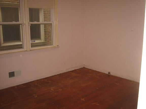 5th image of 6143 N Claremont Ave