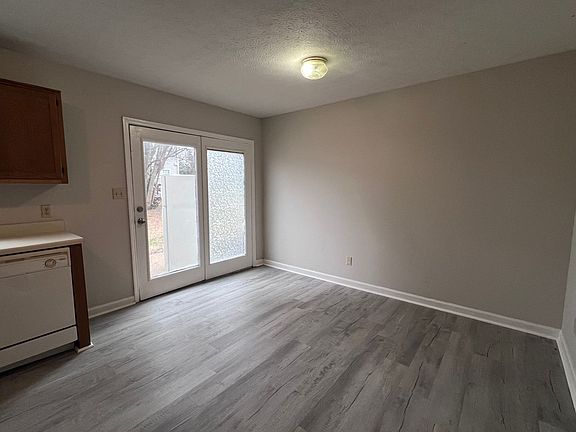 3rd image of 424 Jennings Dr #2