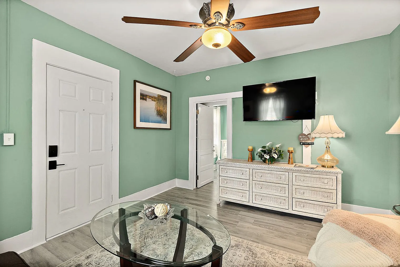 3 bed, 2.0 bath, 764 sqft, $2,988 — Photo 4
