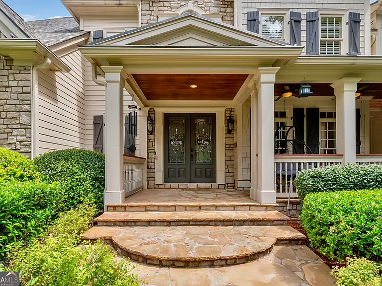 760 Champions Close — Photo 2