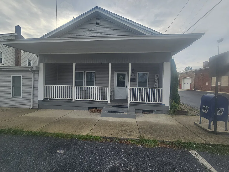 623 Main St #1