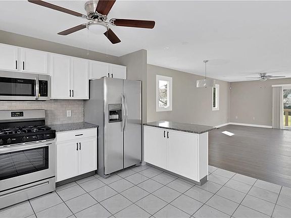 5th image of 165 Holland St Unit 3