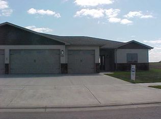 1104 SE 32nd Ave, Minot, ND 58701