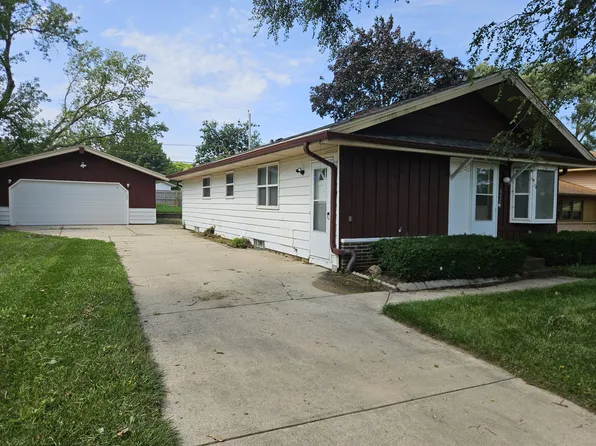 6323 N 104th St, Milwaukee, WI 53225