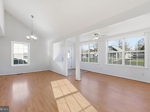 4th image of 760 Tacoma Blvd