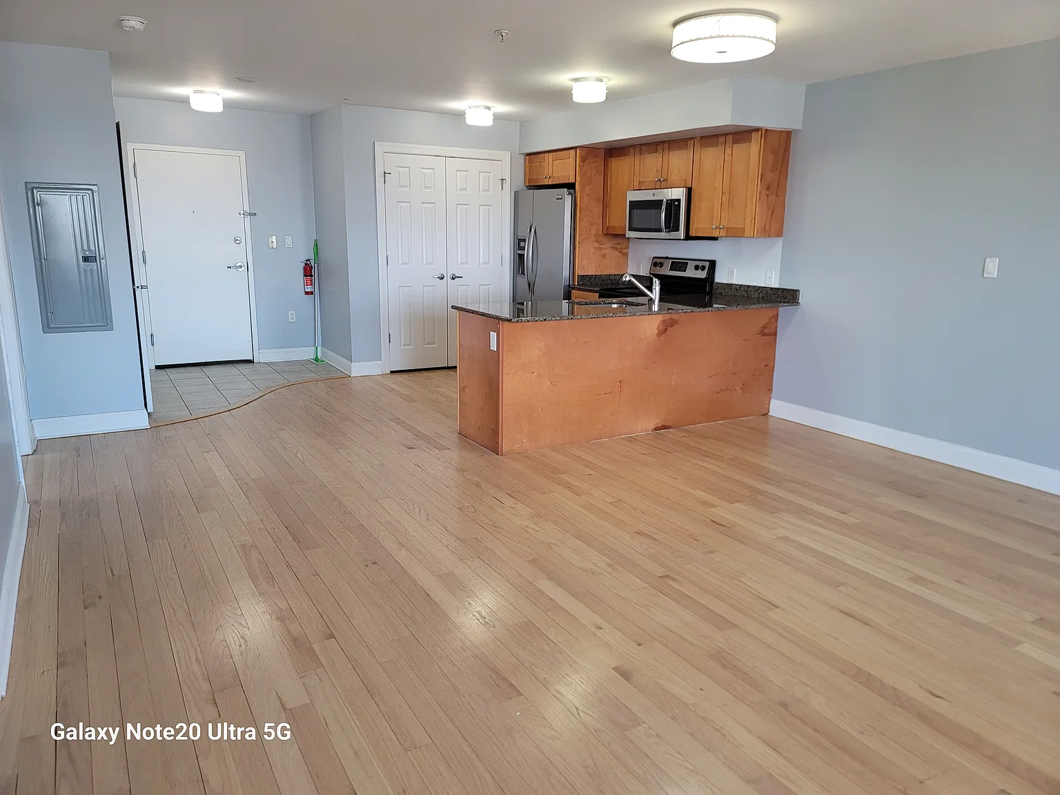 2 bed, 1150 sqft, $3,193 — Photo 2