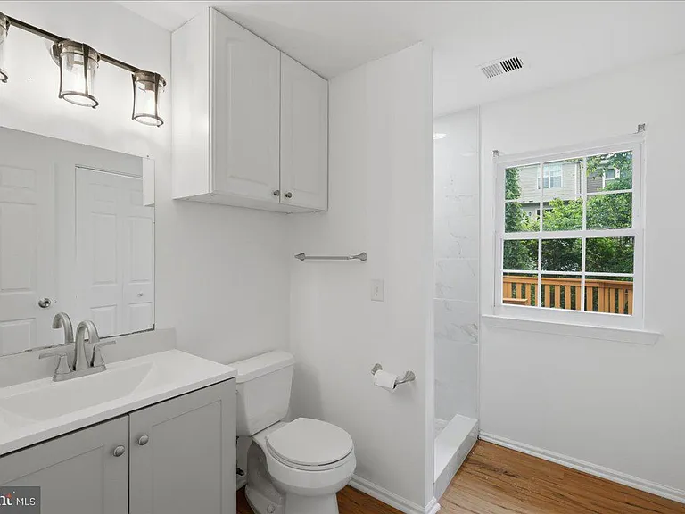10598 Reeds Landing Cir — Photo 28