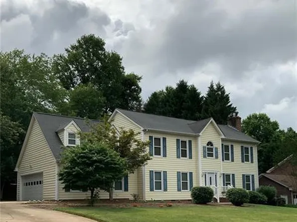2960 8th Street Ct NE, Hickory, NC 28601