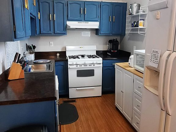 3rd image of 2050 Lawrence Ave #2