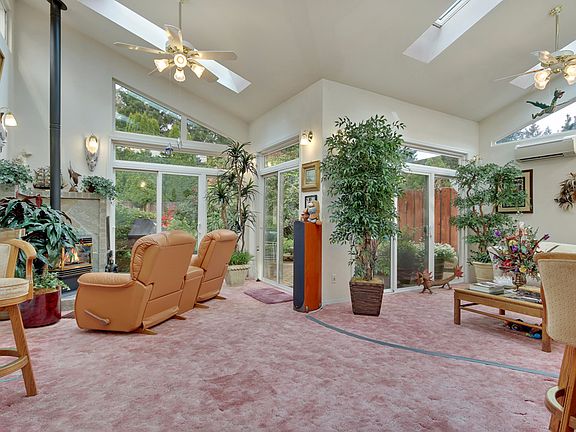 4th image of 2102 Woodcrest Dr SE