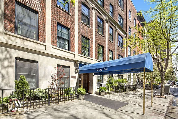 Sold by Warburg | media 8