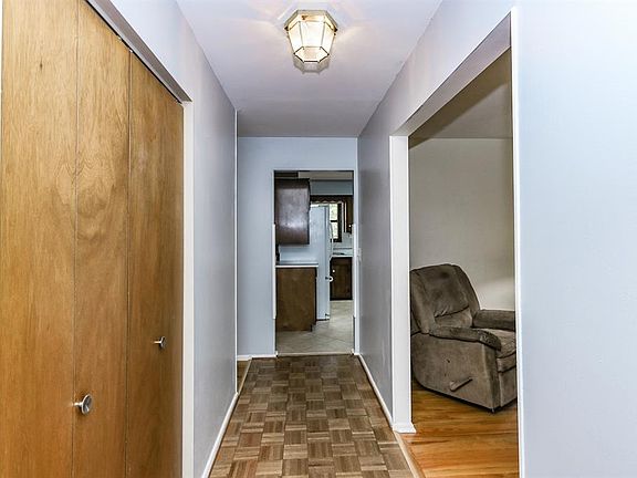 5th image of 707 Adria Ct
