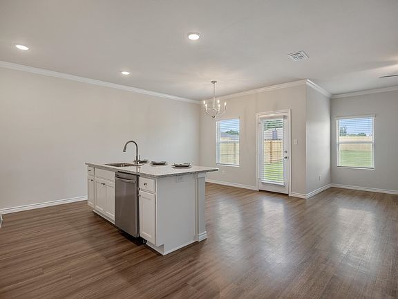 5th image of 2701 Southern Oaks Dr