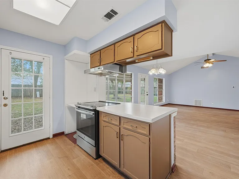 7015 Pella Dr — Photo 13