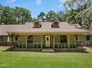 809 S Springlake Dr, Terry, MS 39170