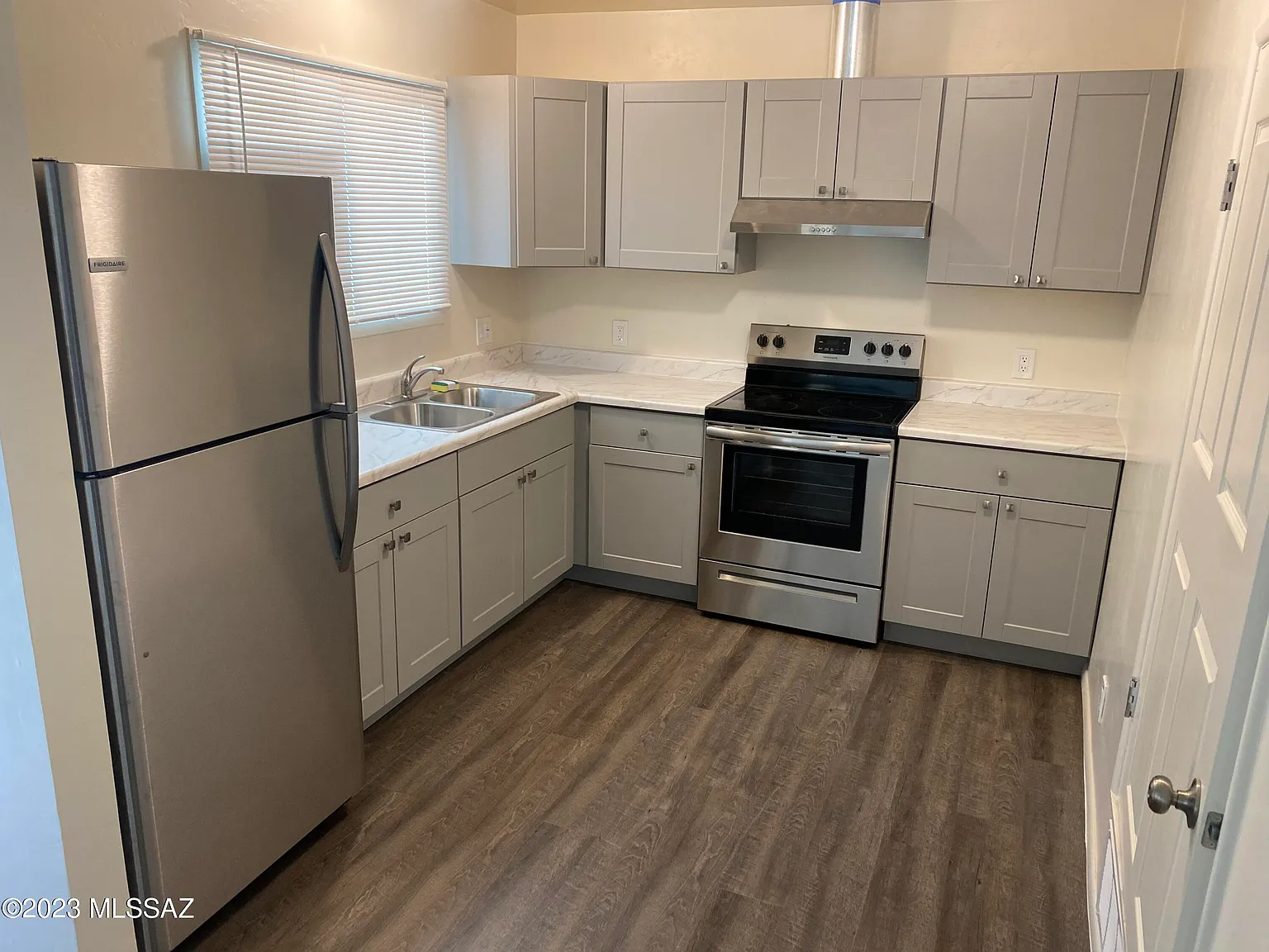 2 bed, 1.0 bath, 780 sqft, $1,295 — Photo 2