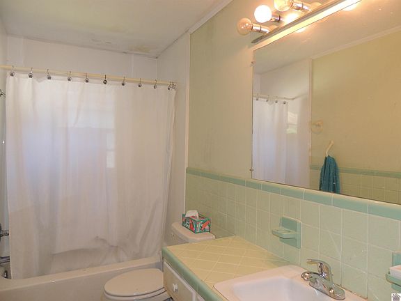 5th image of 712 E Walnut St