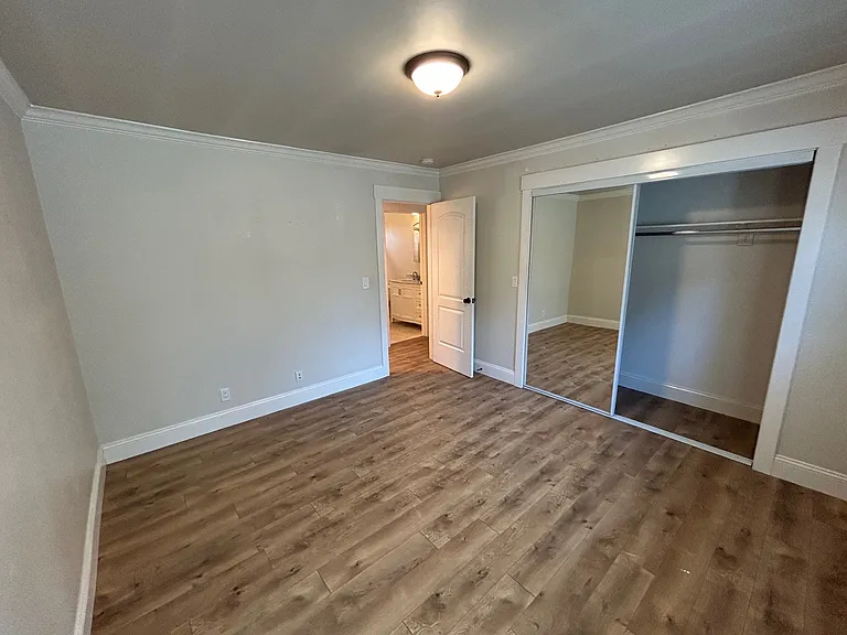 817 York St — Photo 5