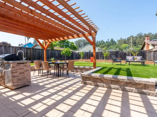 81 Rooney St, Santa Cruz, CA 95065