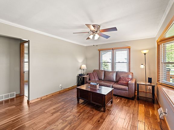5th image of 3940 E 8th St