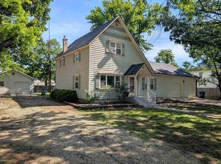 205 E 4th St, Solomon, KS 67480