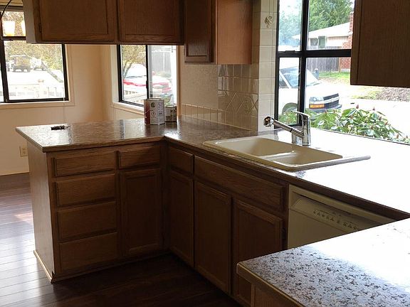 4th image of 13922 23rd Ave SE