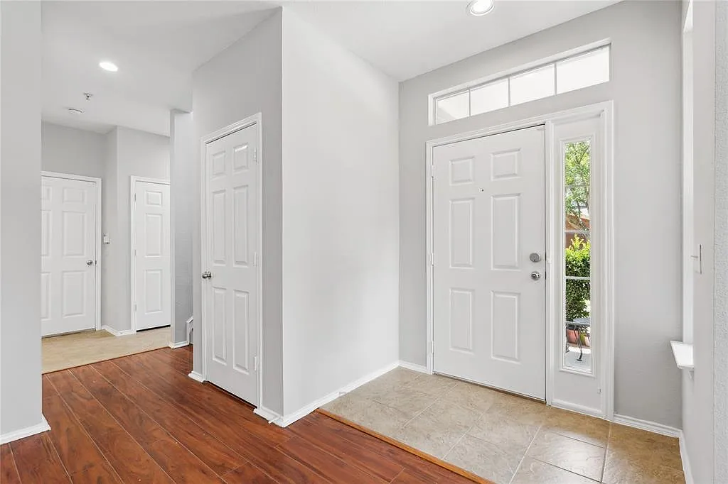 3 bed, 2.5 bath, 1644 sqft, $2,100 — Photo 4