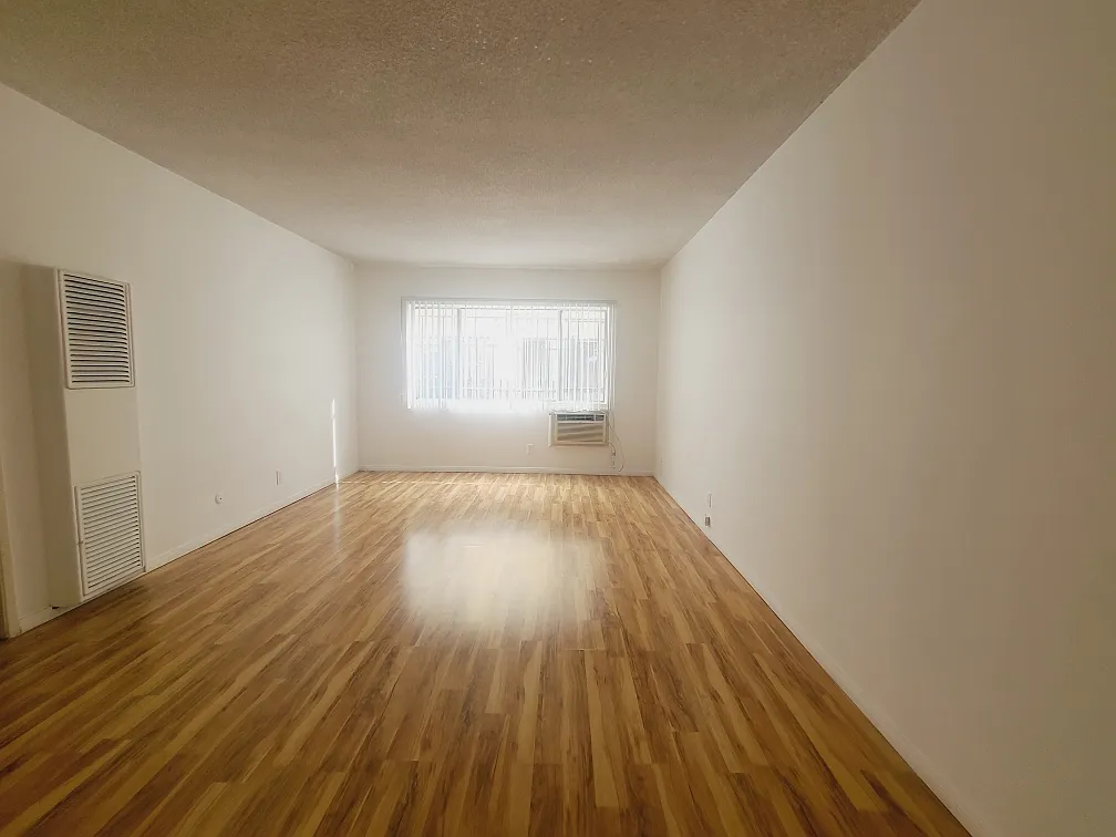Building Photo - 432 S Manhattan Pl #5
