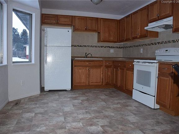 5th image of 422 Maplewood Dr