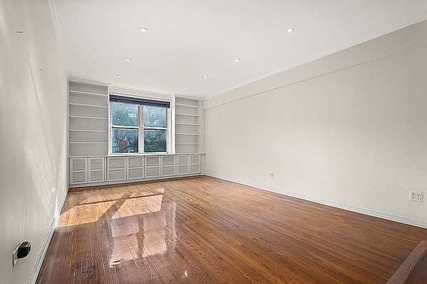 1st image of 350 Bleecker St APT 3M