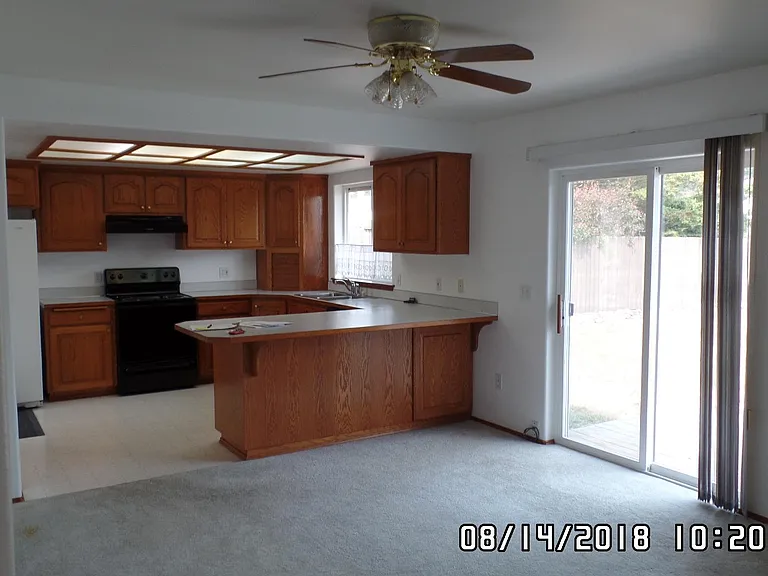 942 E Willow St — Photo 13