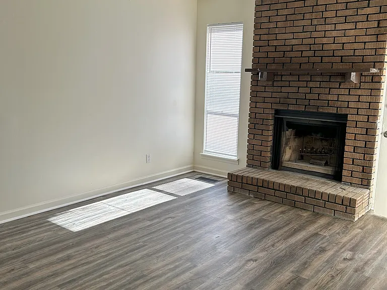 318 Linden St #100 — Photo 2