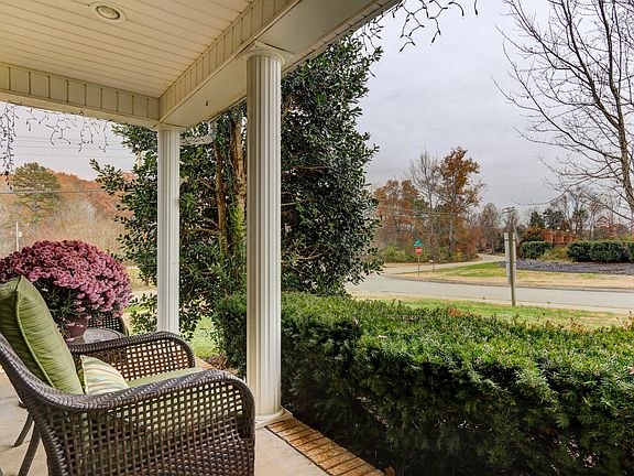 2nd image of 1334 Amber Glades Ln