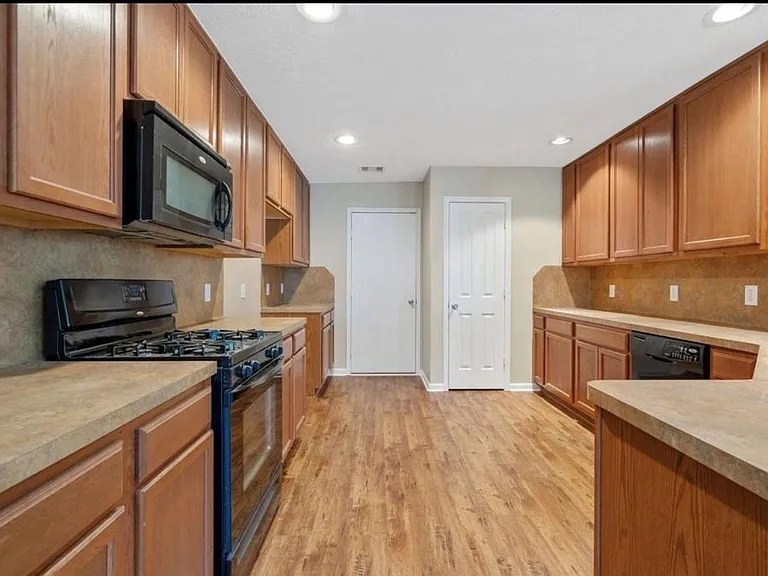 3134 Ribbon Creek Way — Photo 5