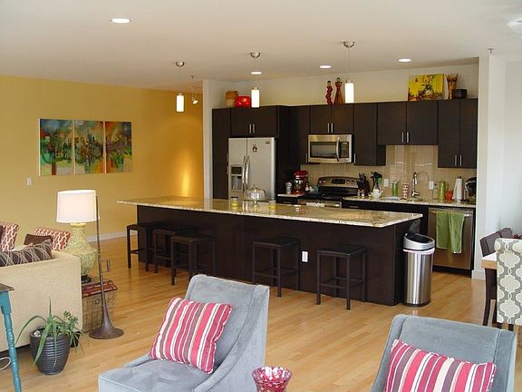 4th image of 1201 Howard St APT 301