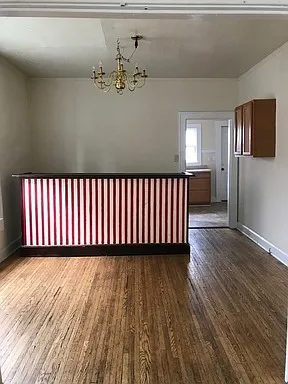 424 E 6th St — Photo 10