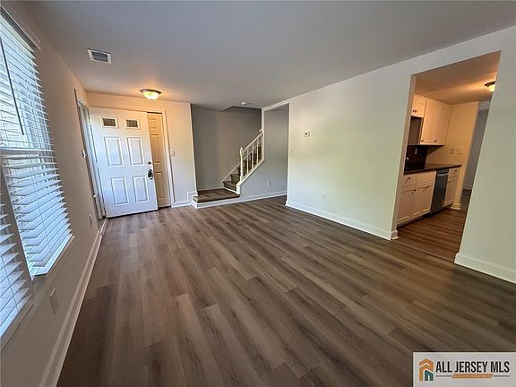 2nd image of 53 Cottonwood Ct S