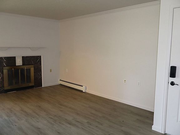 4th image of 3400 Stanford Rd Unit B214
