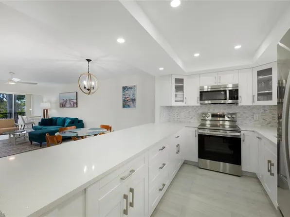 5 High Point CIR W #212, NAPLES, FL 34103