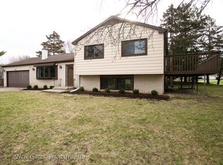 6415 Lakewood Dr, Cary, IL 60013