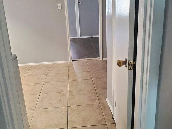 4th image of 61 Schley St #1R